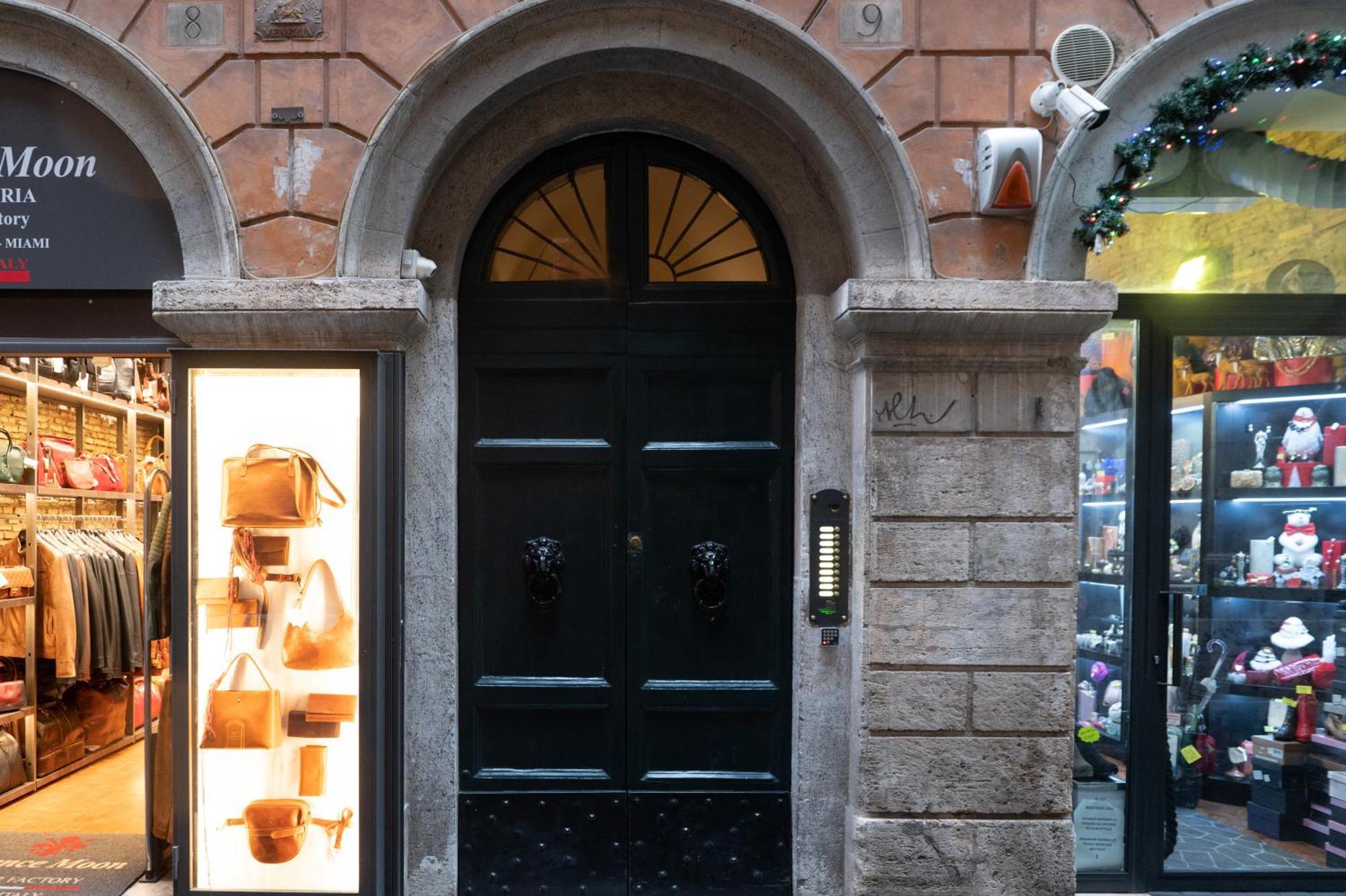 Pantheon Charming Accommodation Рим Экстерьер фото